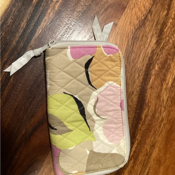 Floral Quilted Women's Wallet Vera Bradley. - Picture 2 of 3